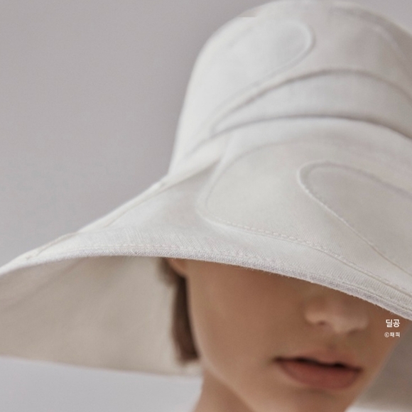 HELEN  KAMINSKI Accessories - NEW  HELEN  KAMINSKI  TILLI EXTRA  WIDE  BRIM  SUN  HAT